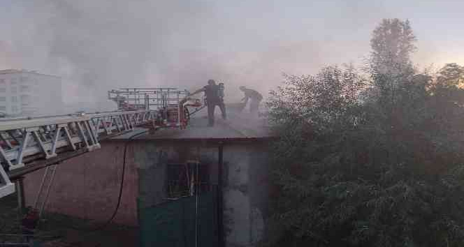 Müstakil evde yangın çıktı, evi eşinin yaktığını iddia etti