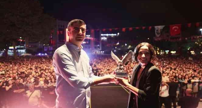 Kartal’da 30 Ağustos coşkusu Zeynep Bastık konseri ile devam etti