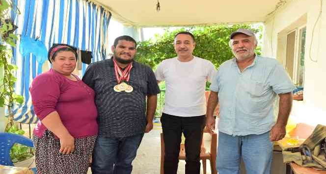 Acar’dan Görme Engelli Halter Türkiye Şampiyonu Poyraz’a destek