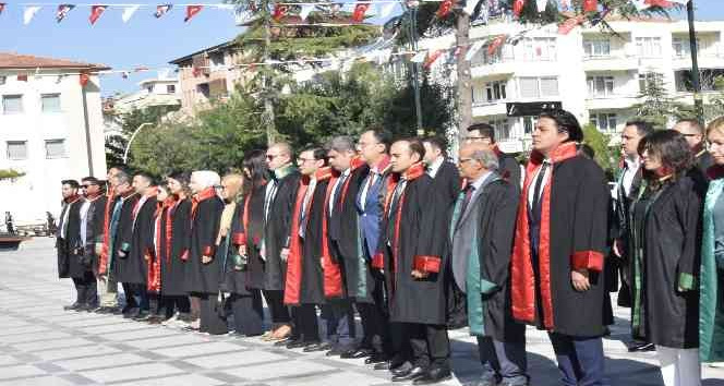 Burdur’da, yeni adli yıl çelenk sunma töreni ile başladı