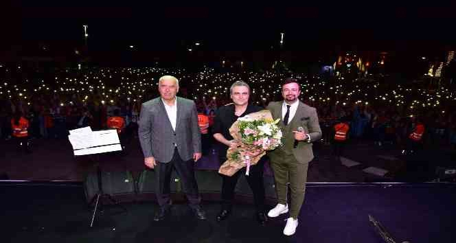 Kutsi Manisa’da sahne aldı