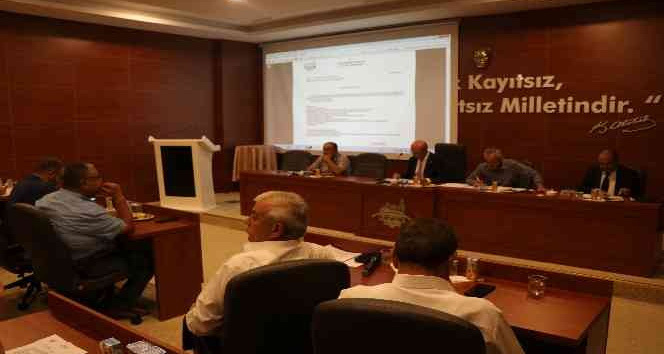 Cumhur İttifakı ’Ar Damarı Çatlamış’ polemiği ile belediye meclisi toplantısını terk etti