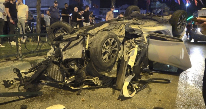 Bursada makas atan otomobil 2 araca çarpıp takla attı: 1i ağır 2 kişi yaralandı
