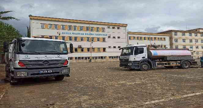 Fatsa’da okul bahçelerinde temizlik ve bakım çalışması