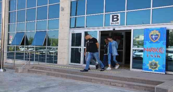 Uyuşturucu ticareti yapan koca tutuklandı karısı adli kontrolle serbest kaldı