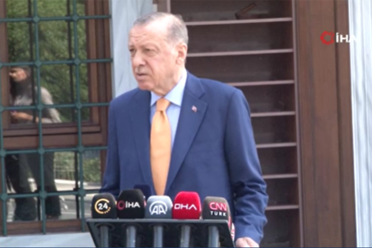 Cumhurbaşkanı Erdoğan: 'Bu, milleti ahmak yerine koyup aldatmaktan başka bir şey değildir'