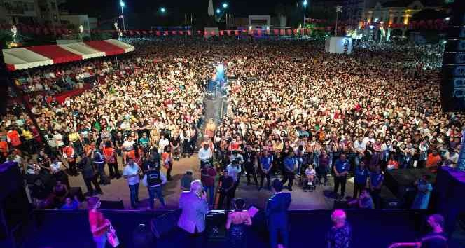 Melek Mosso’dan muhteşem konser