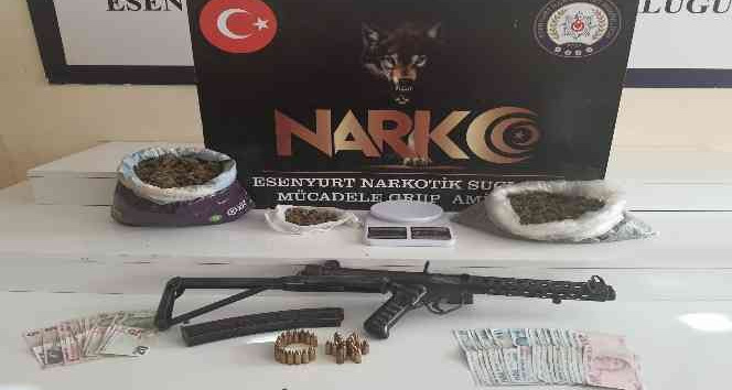 Uyuşturucu şüphelisinin evinden otomatik tüfek çıktı
