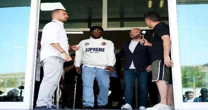 Fenerbahçe’nin yeni transferi Batshuayi, İstanbul’a geldi