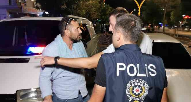 Çakarlı araçla yakalandı, “Abartıyorsunuz, vatan haini miyim?” dedi