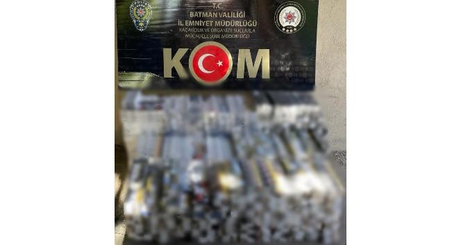 Batman’da durdurulan bir araçta 4 bin 160 paket kaçak sigara ele geçirildi