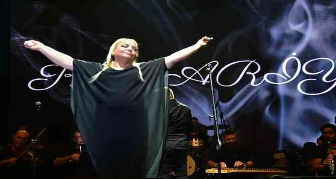 Kibariye ’Annem’ şarkısını ilk kez söyleyemedi