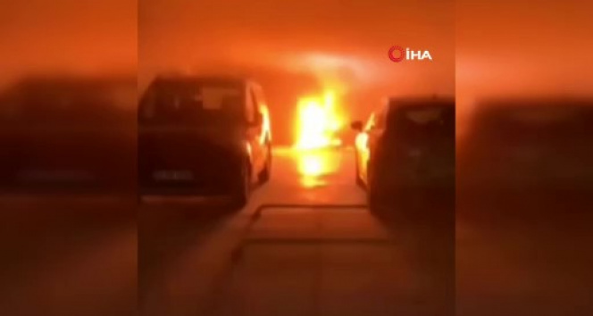 Başakşehirde bir sitenin otoparkındaki otomobil alev alev yandı