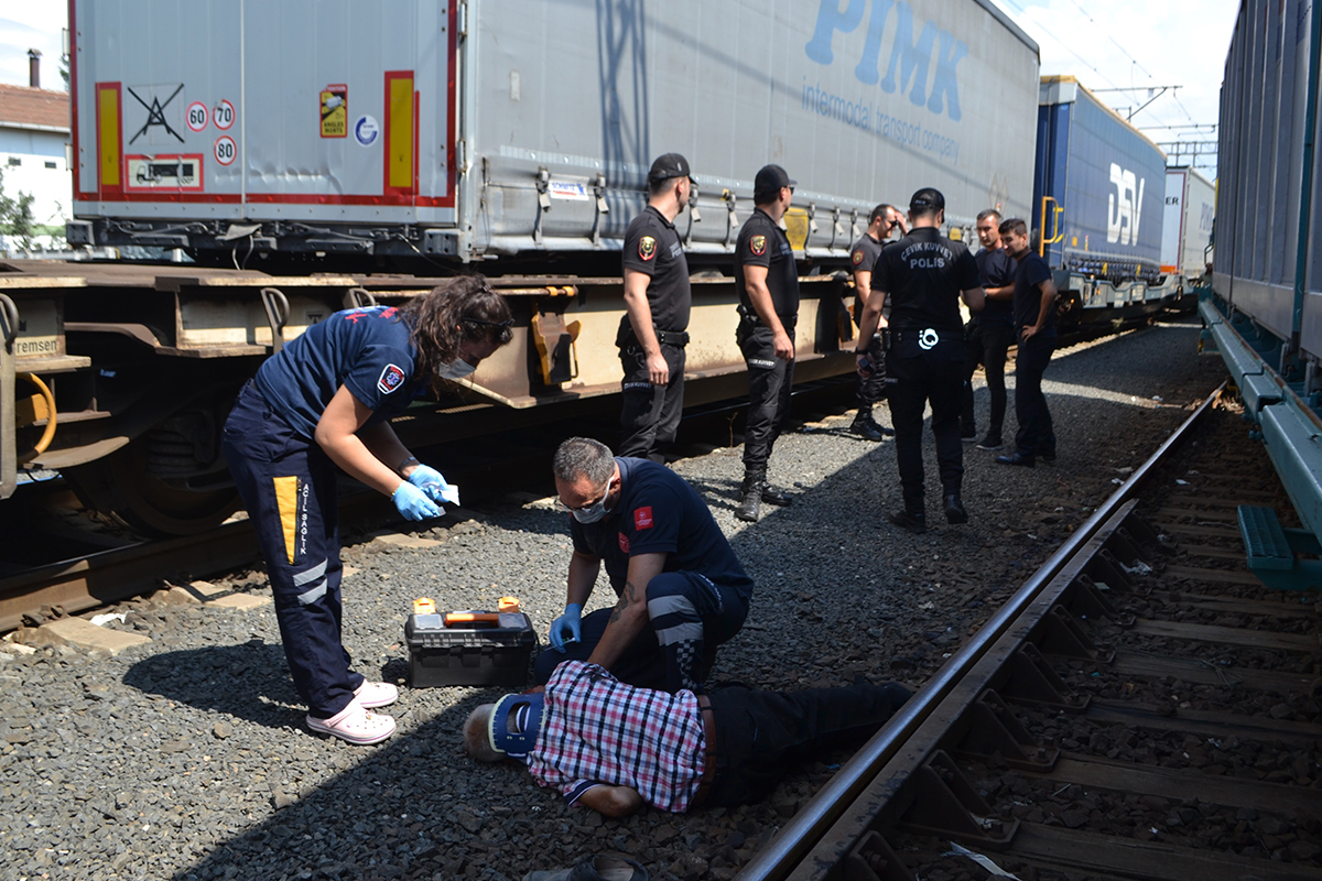 Çorlu Tren Garı&#039;nda bir şahıs rayların arasında yaralı bulundu