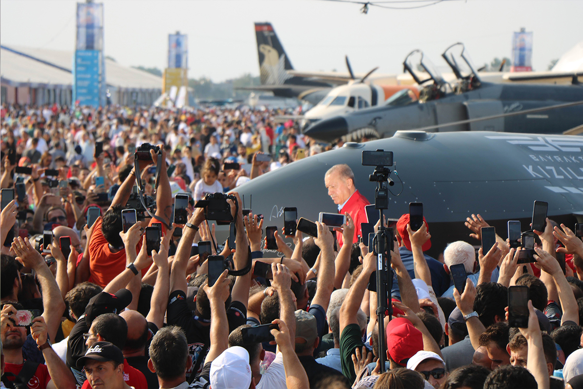 Cumhurbaşkanı Erdoğan, 2023 yılında havada olması planlanan KIZILELMA ve HÜRJET'i imzaladı