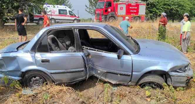 Kontrolden çıkan otomobil tarlaya uçtu: 2 yaralı