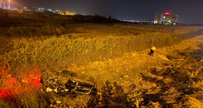 Kahramanmaraşta otomobil tarlaya uçtu: 1 ölü, 1 yaralı