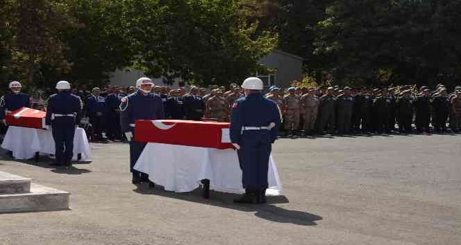 Paraşüt kazasında hayatını kaybeden iki astsubay için cenaze töreni düzenlendi