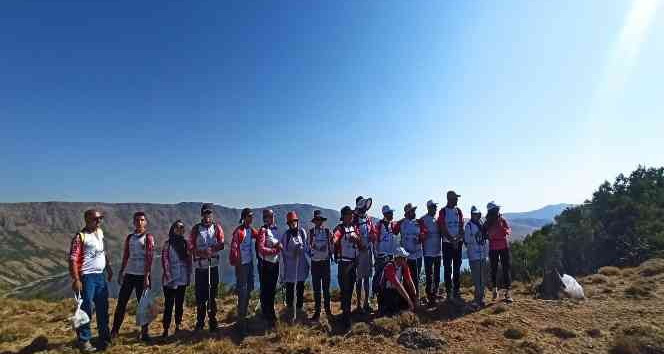 Van Gölü Aktivistler Derneği üyelerinden 40 kilometrelik Nemrut yürüyüşü