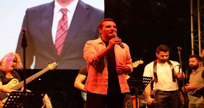 Rafet El Roman helva şenliğinde Rumeli Türklerine unutulmaz bir gece yaşattı