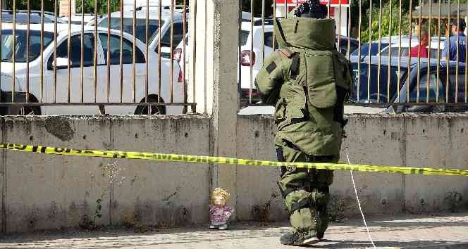 Oyuncak bebek polis ekiplerini alarma geçirdi