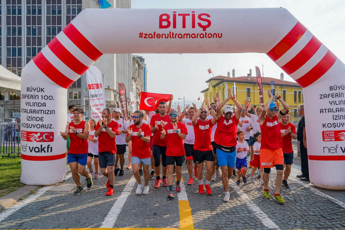 Zafer rotasında düzenlenen ilk ultra maraton İzmir’de noktalandı