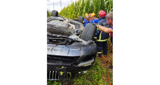 Takla atan otomobilden yaralı olarak kurtuldu