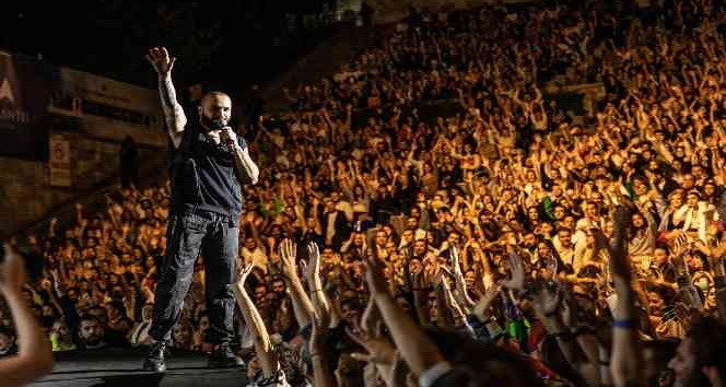 Harbiye’de Berkay’dan muhteşem performans