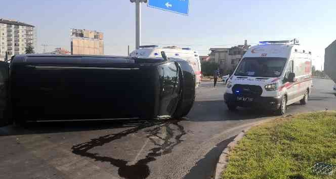 Aksaray’da minibüsle otomobil çarpıştı: 2’si çocuk  6 kişi yaralandı