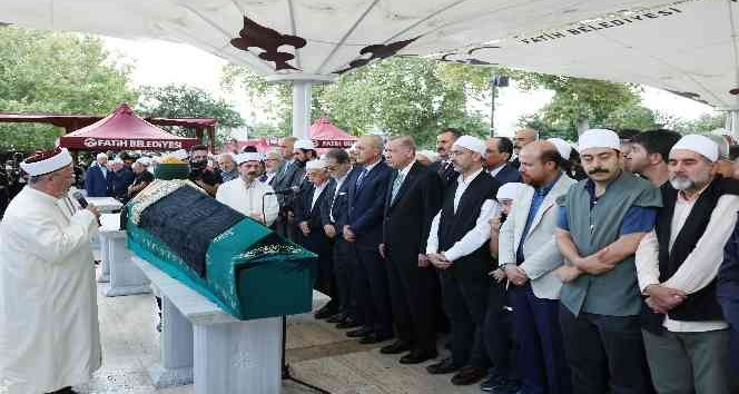 Karagümrük Cerrahi Tekkesi Mütevelli Heyeti Başkanı Ömer Tuğrul İnançer son yolculuğuna uğurlandı
