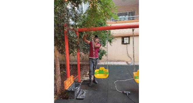 Parklara, oyun grupları ile kondisyon aletleri