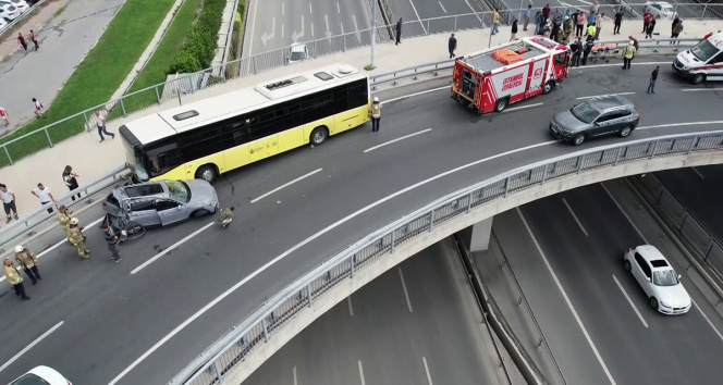 Yenikapıda İETT otobüsü araçlara çarpa çarpa ilerledi: 12 yaralı