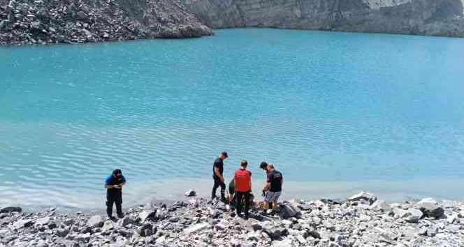 Şırnak’ta kamyon gölete uçtu, şoför kayıp