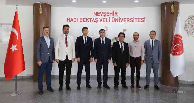 Rektör Aktekin, “Engelsiz Üniversite Bayrakları”nı birimlere teslim etti