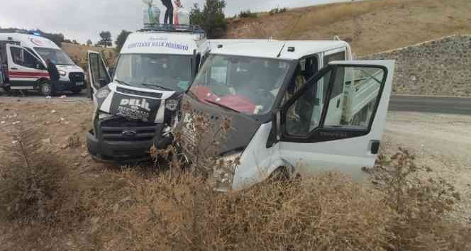 Tokat’ta yolcu minibüsü ile kamyomet çarpıştı: 4 yaralı