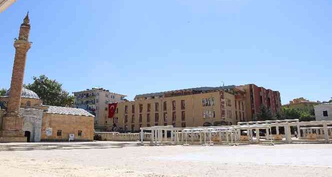 Zanaatkarlar Çarşısı ile şehrin bilinen ilk AVM’si yeniden ticaretin merkezi oldu