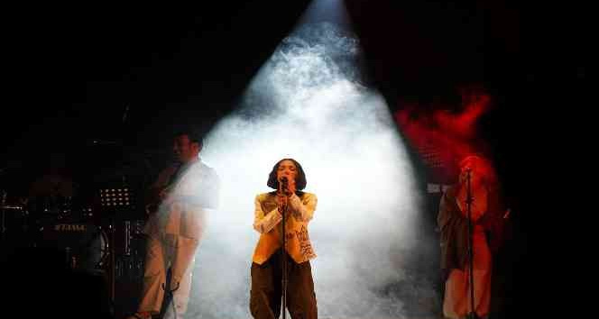 30 bin kişi Zeynep Bastık konseriyle coştu