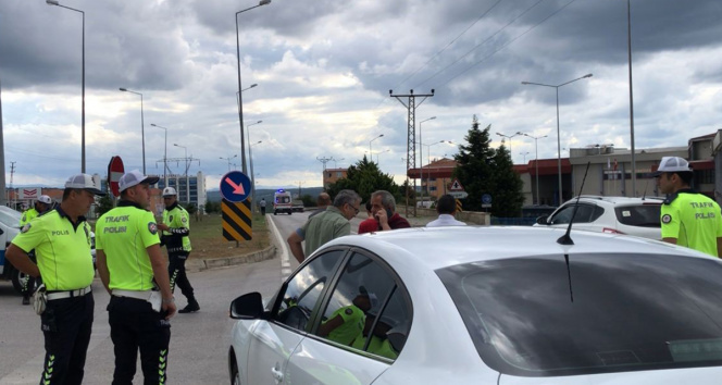 Sinopta otomobilin çarptığı genç kız yaralandı