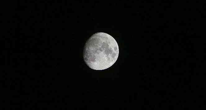 Osmaniye’de geceyi aydınlatan “şişkin ay” güzelliği