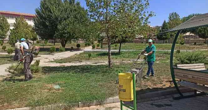 Siirt Belediyesi, temizlik ve bakım çalışmalarına devam ediyor