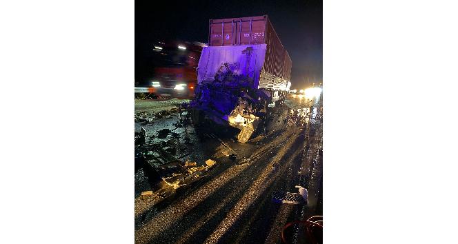 Isparta’da iki tır çarpıştı: 2 ölü