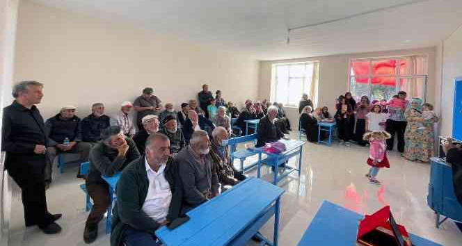 Demet Akalın’dan eğitime destek