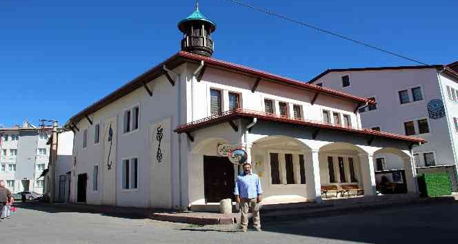 Kadınların bağışlarıyla yapılan cami üç medeniyetin izlerini taşıyor