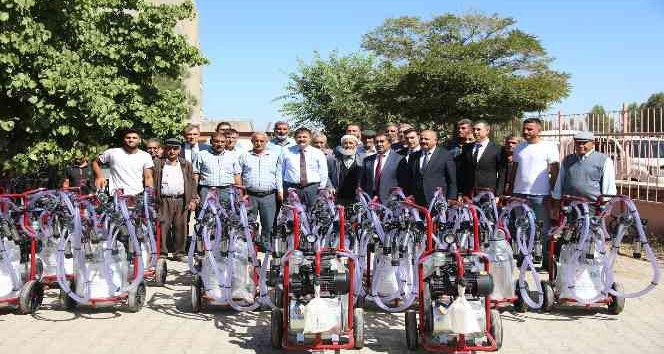 Iğdır’da üreticilere 36 adet seyyar süt sağım ünitesinin dağıtımı yapıldı