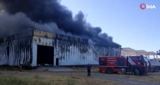 Kayısı ambarlama fabrikasında ciddi yangın