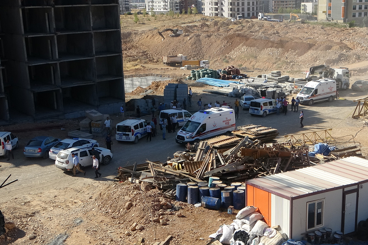 İnşaatta vinç devrildi: 3 ölü, 2 ağır yaralı