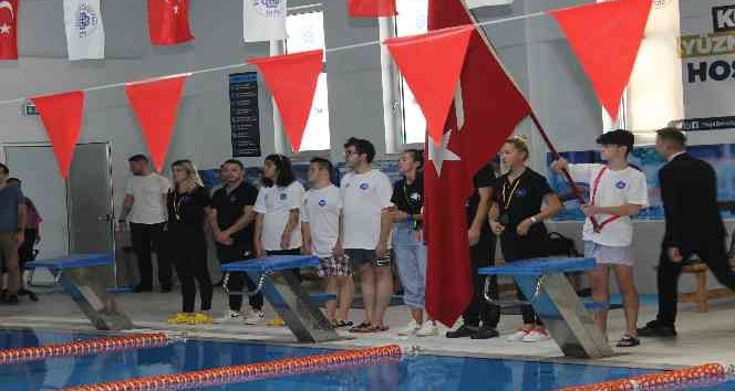 Biga’da yüzme turnuvası düzenlendi