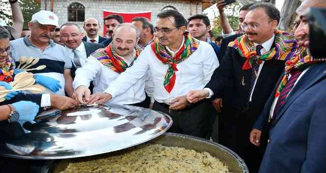 Bakan Dönmez ve Varank Söğüt’te ’Şifalı Pilav Kapak Açma Töreni’ne katıldı