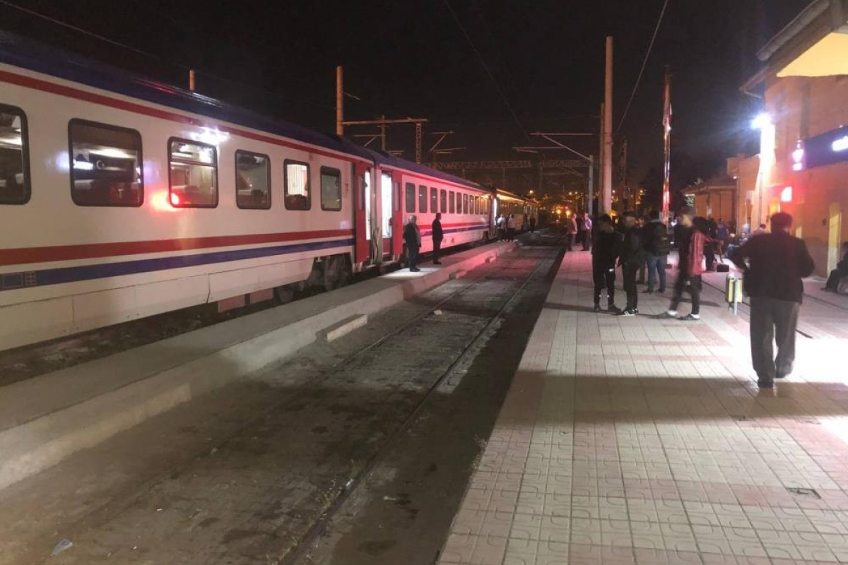 Doğu Ekspresi raydan çıktı, yolcular otobüslerle taşındı