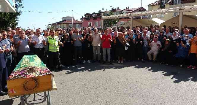 Nöbette hayatını kaybeden hemşire, mesai arkadaşları tarafınsan son yolculuğuna uğurlandı